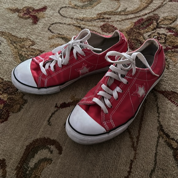 Converse red tennis shoes size 8 - Picture 2 of 3